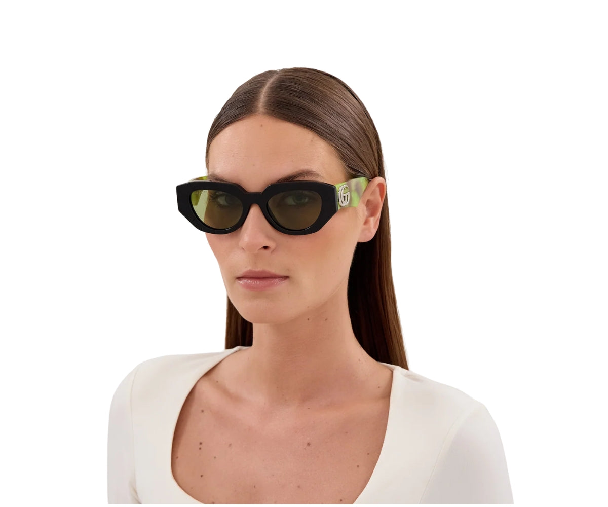 Gucci_Sunglasses_1421S_010_51_model