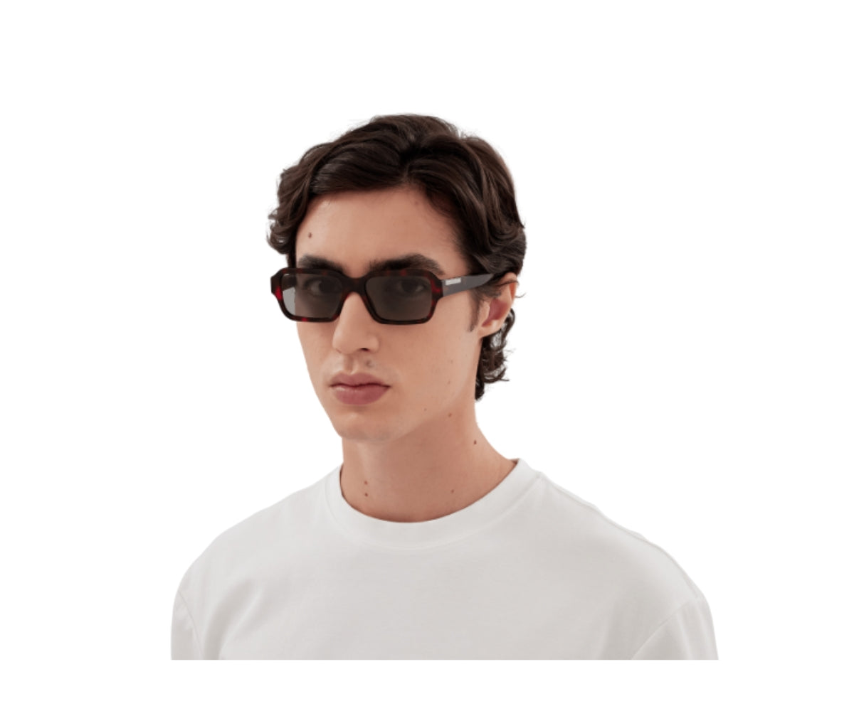 Gucci_Sunglasses_1887S_003_54_model