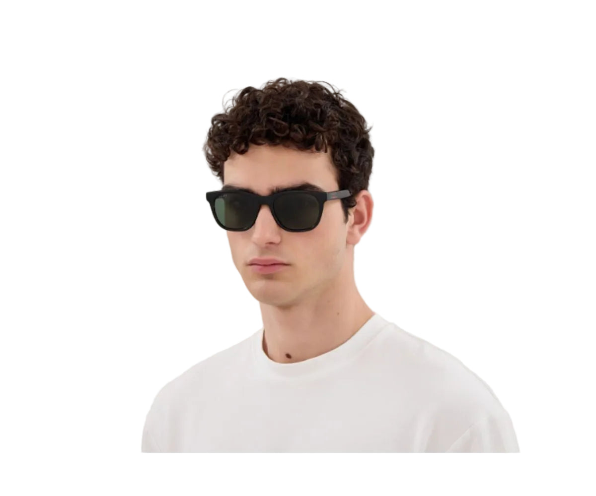 Gucci_Sunglasses_1985S_002_54_model