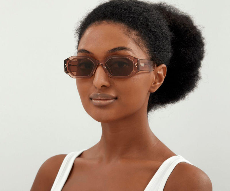 Mcqueen_Sunglasses_0340S_004_53_Model 1