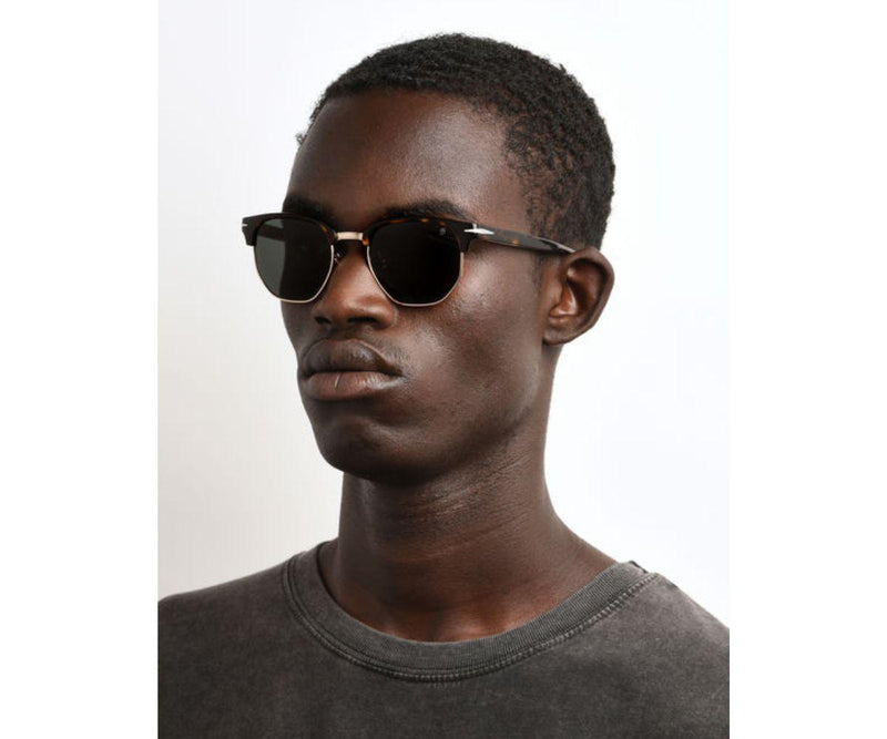 David Beckham_Sunglasses_1002/S_086/QT_51_Model 1