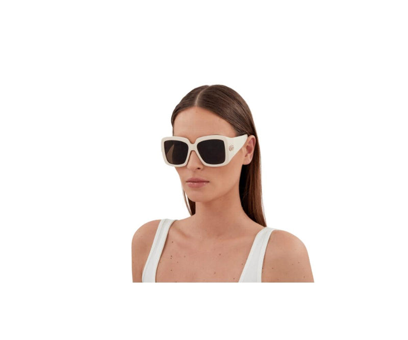 Gucci_Sunglasses_1402S_004_55_model 1