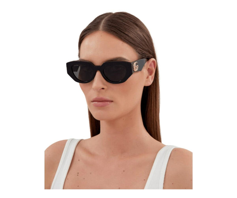 Gucci_Sunglasses_1421S_001_51_Model 1