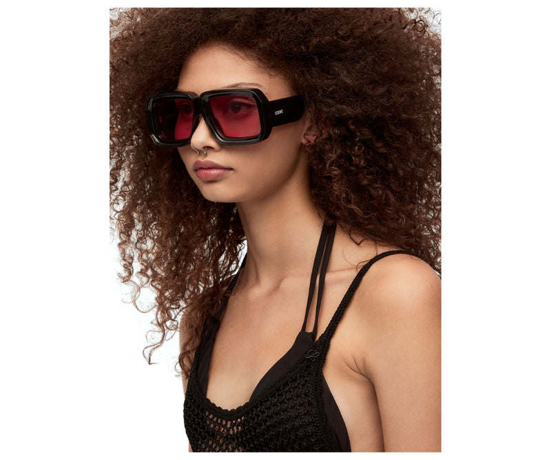 Loewe_Sunglasses_40064U_01Y_56_model 2