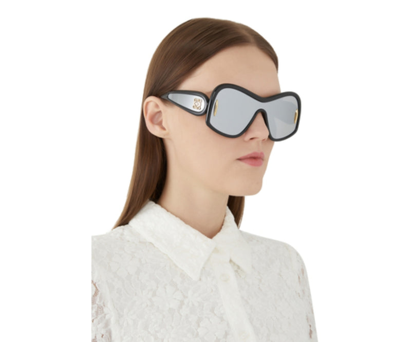 Loewe_Sunglasses_40131I_01C_144_model 1