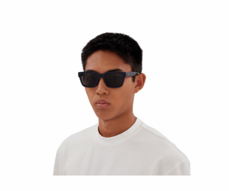 Gucci_Sunglasses_1857SK_003_55_model image