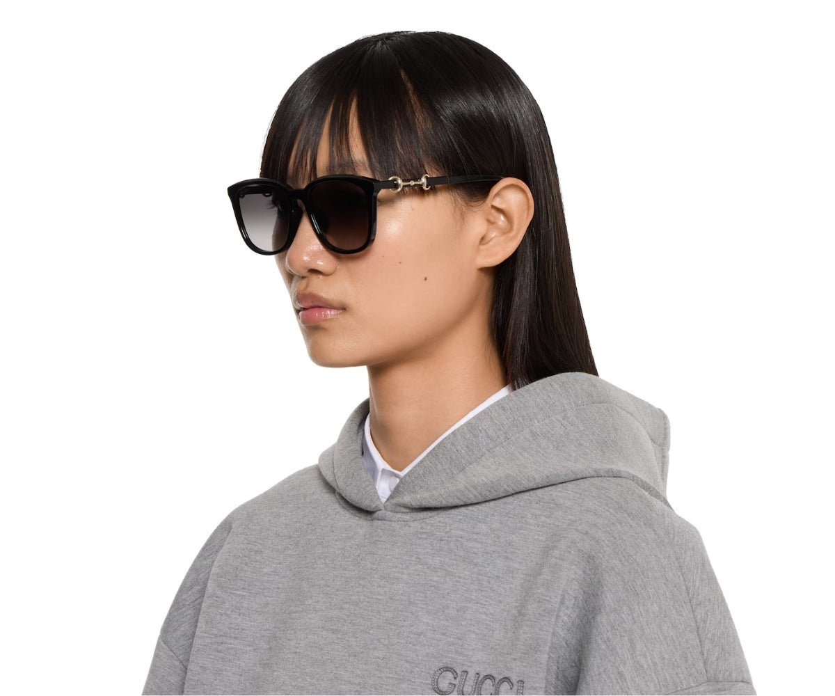 Gucci_Sunglasses_2057SK_001_56_Model 1