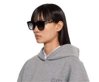 Gucci_Sunglasses_2057SK_001_56_Model 1 view 5