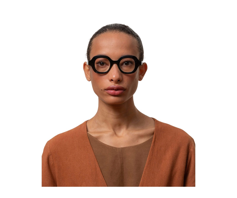 Lapima_Glasses_CATARINA PETIT_BLACK_43_model 