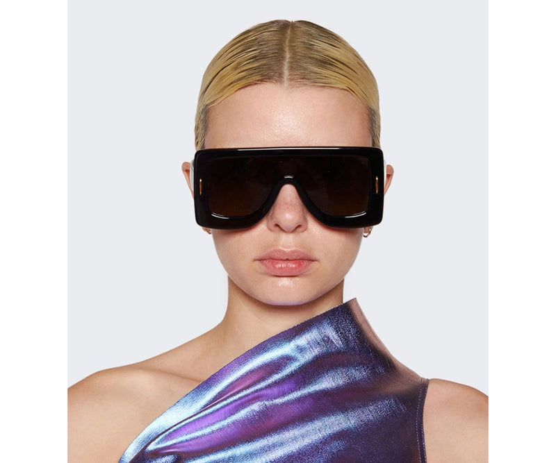 Loewe_Sunglasses_40104I_01A_122_Model 3