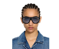 Off-White_Sunglasses_Earth_OW1049_1045_133_model 1 view 3
