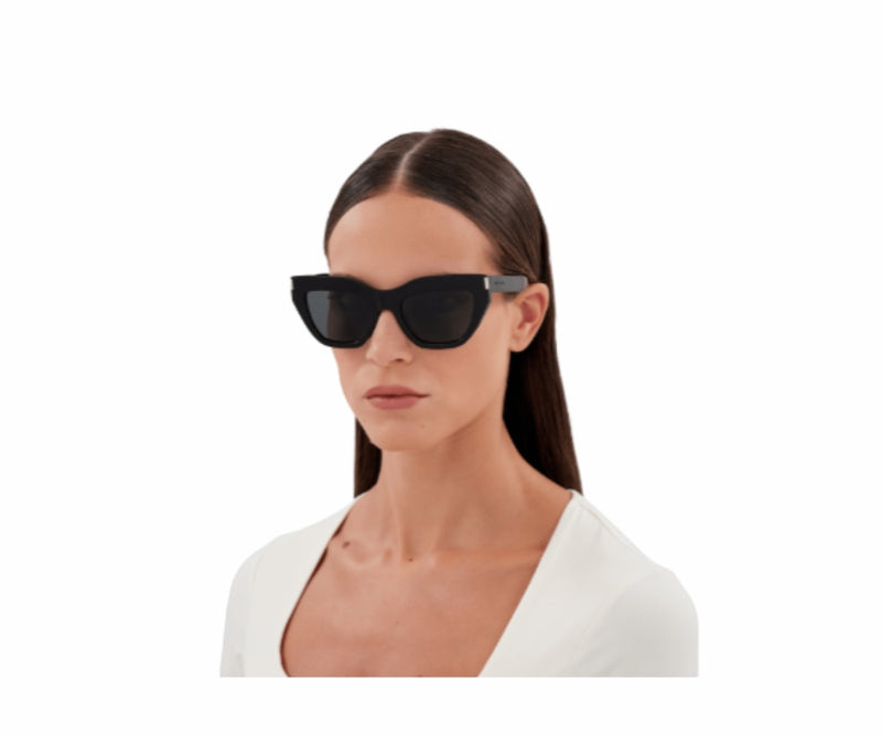 Saint Laurent_Sunglasses_759_001_53_model 