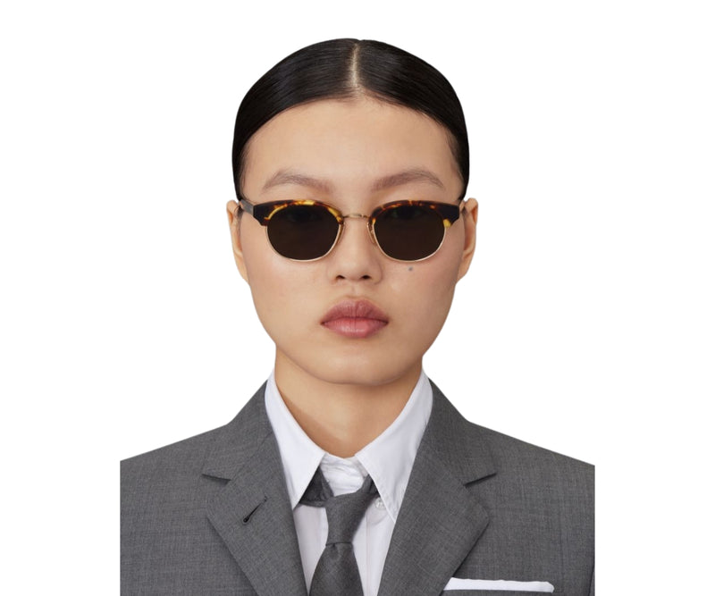 Thom Browne_Sunglasses_UES702A_215_47_model 1
