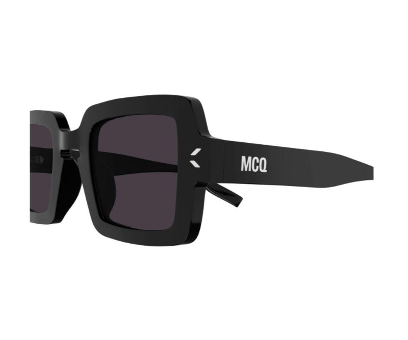 Mcqueen_Sunglasses_0326S_001_48_Close up