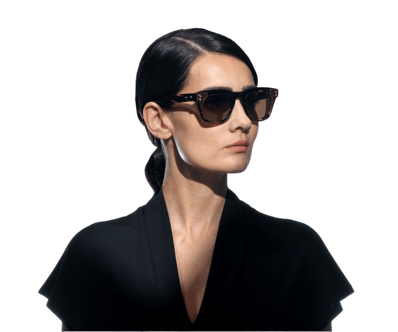 Akoni_Sunglasses_Ara_AKS-104B_TRT-AMB_52_Model 2