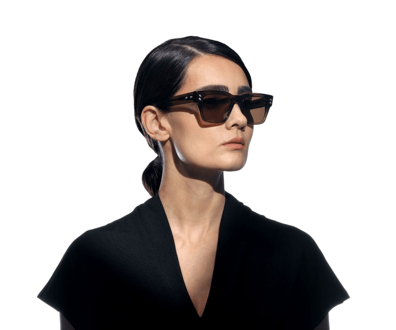 Akoni_Sunglasses_Columba_AKS-100D_BLK_54_Model 1