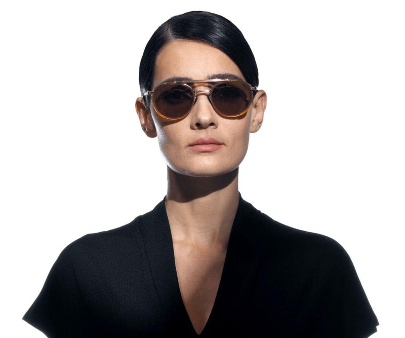 Akoni_Sunglasses_Skymapper_AKS-501A_GLD-AMB_51_Model 2